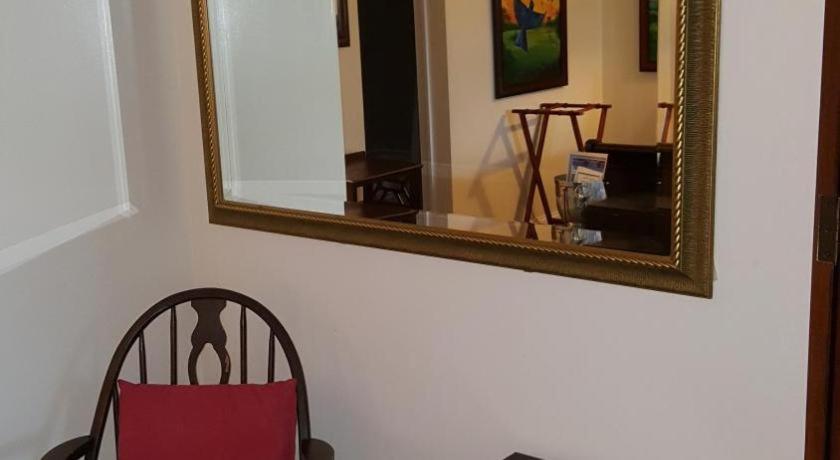 The Caribbean Court Boutique Hotel Веро Бич Экстерьер фото