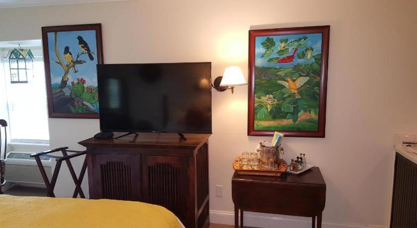 The Caribbean Court Boutique Hotel Веро Бич Экстерьер фото