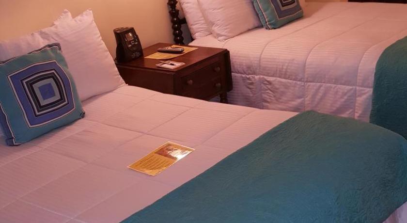 The Caribbean Court Boutique Hotel Веро Бич Экстерьер фото