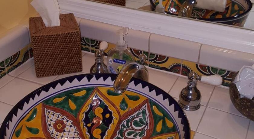 The Caribbean Court Boutique Hotel Веро Бич Экстерьер фото