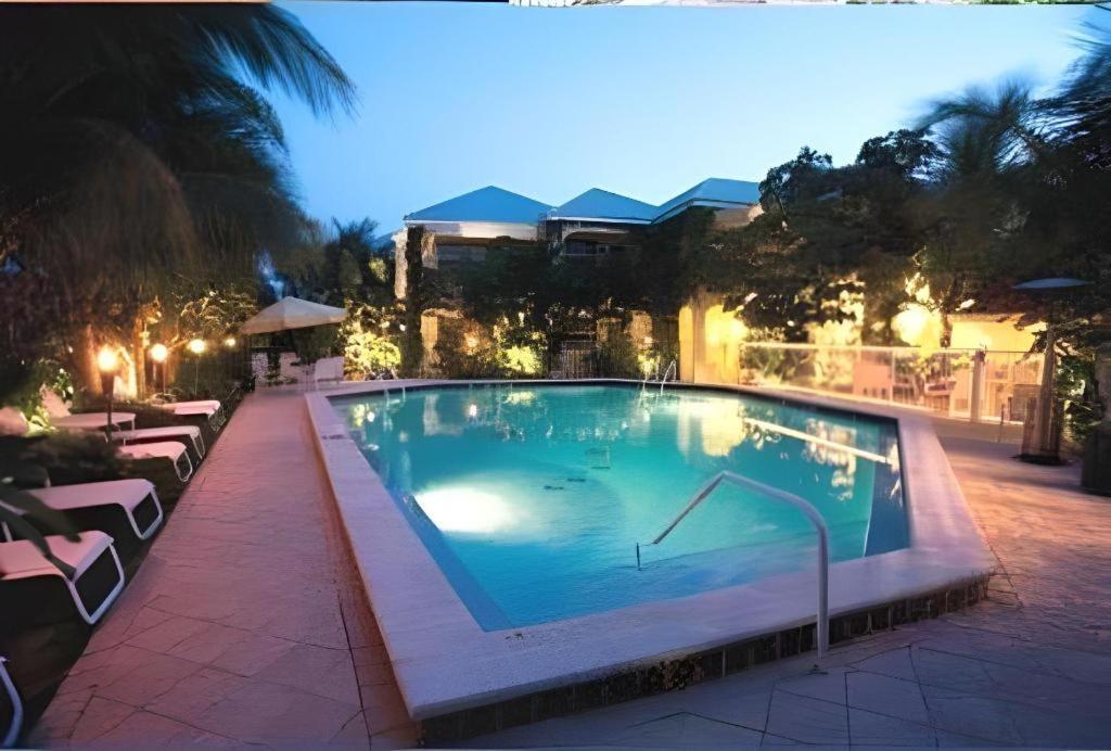 The Caribbean Court Boutique Hotel Веро Бич Удобства фото