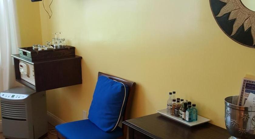 The Caribbean Court Boutique Hotel Веро Бич Экстерьер фото