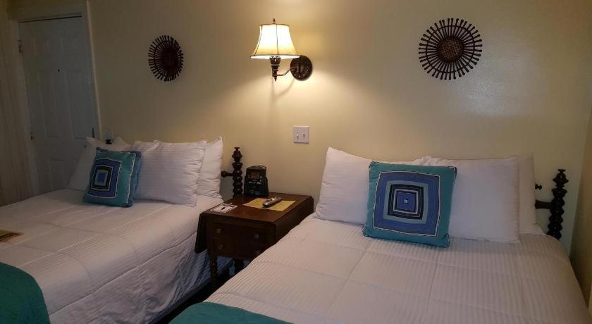 The Caribbean Court Boutique Hotel Веро Бич Экстерьер фото