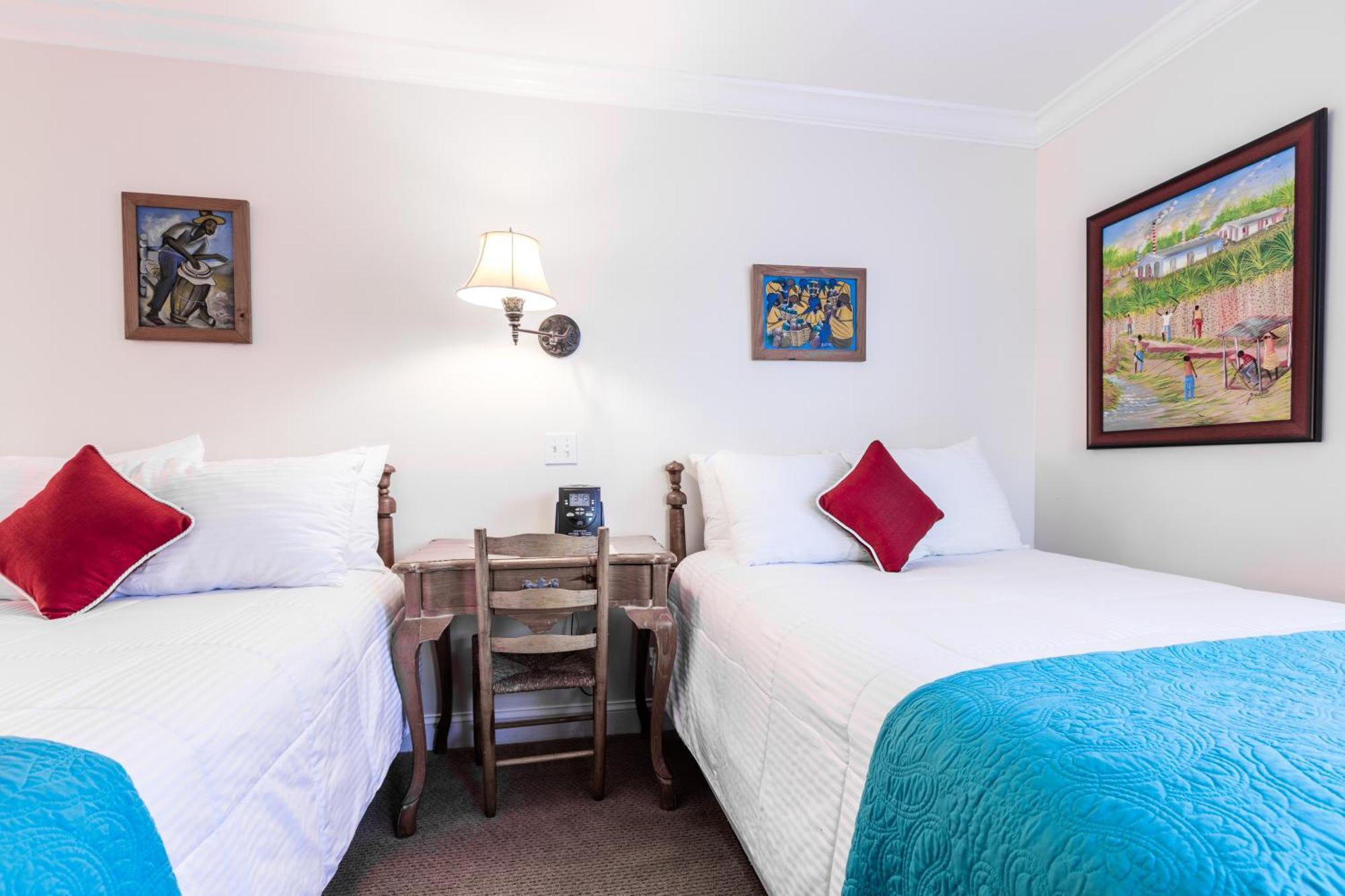 The Caribbean Court Boutique Hotel Веро Бич Экстерьер фото