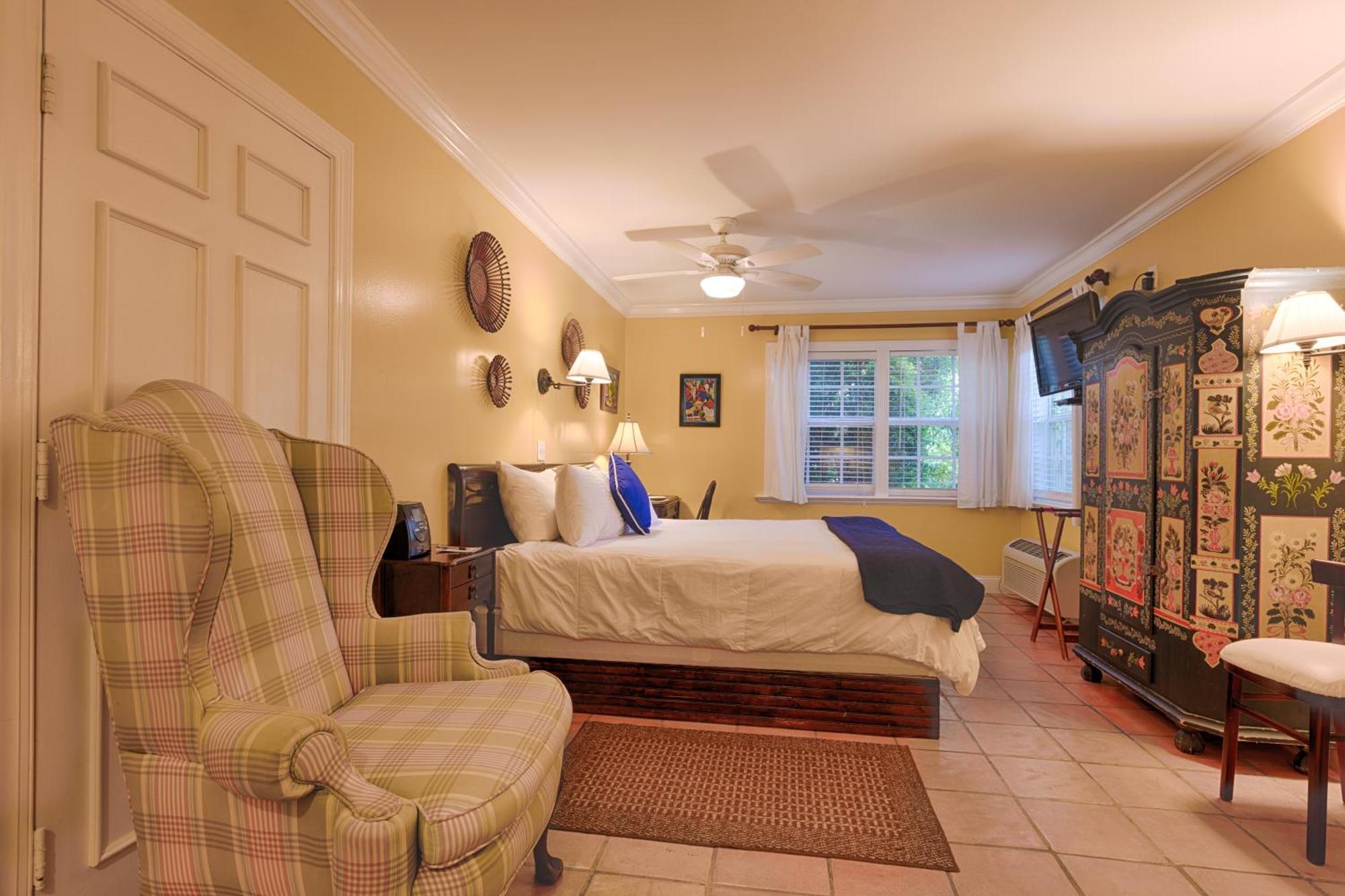 The Caribbean Court Boutique Hotel Веро Бич Экстерьер фото
