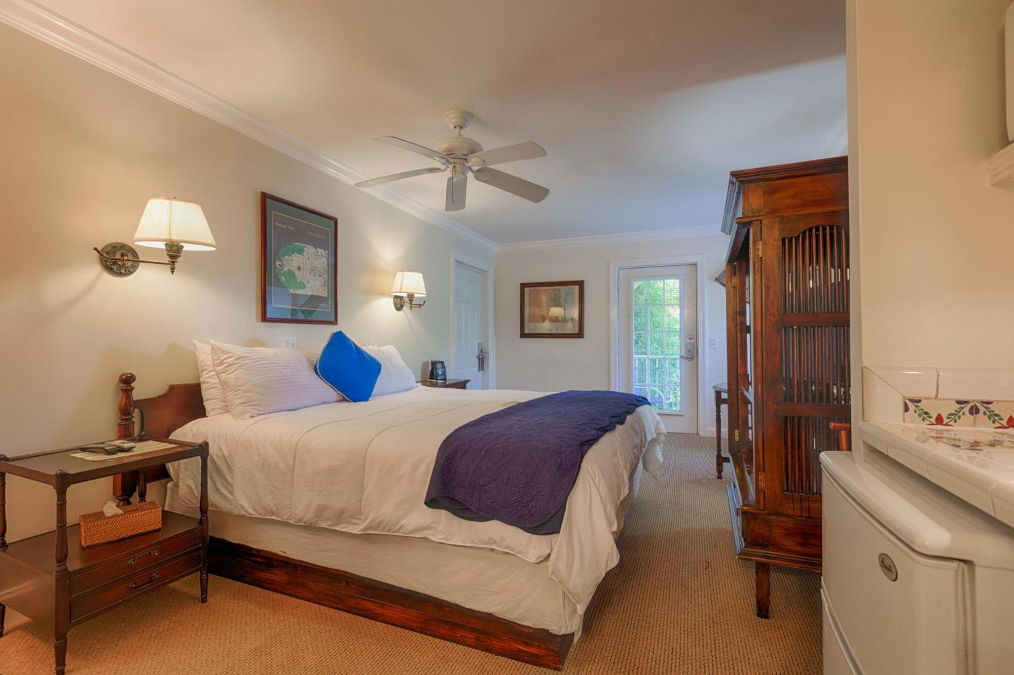 The Caribbean Court Boutique Hotel Веро Бич Экстерьер фото