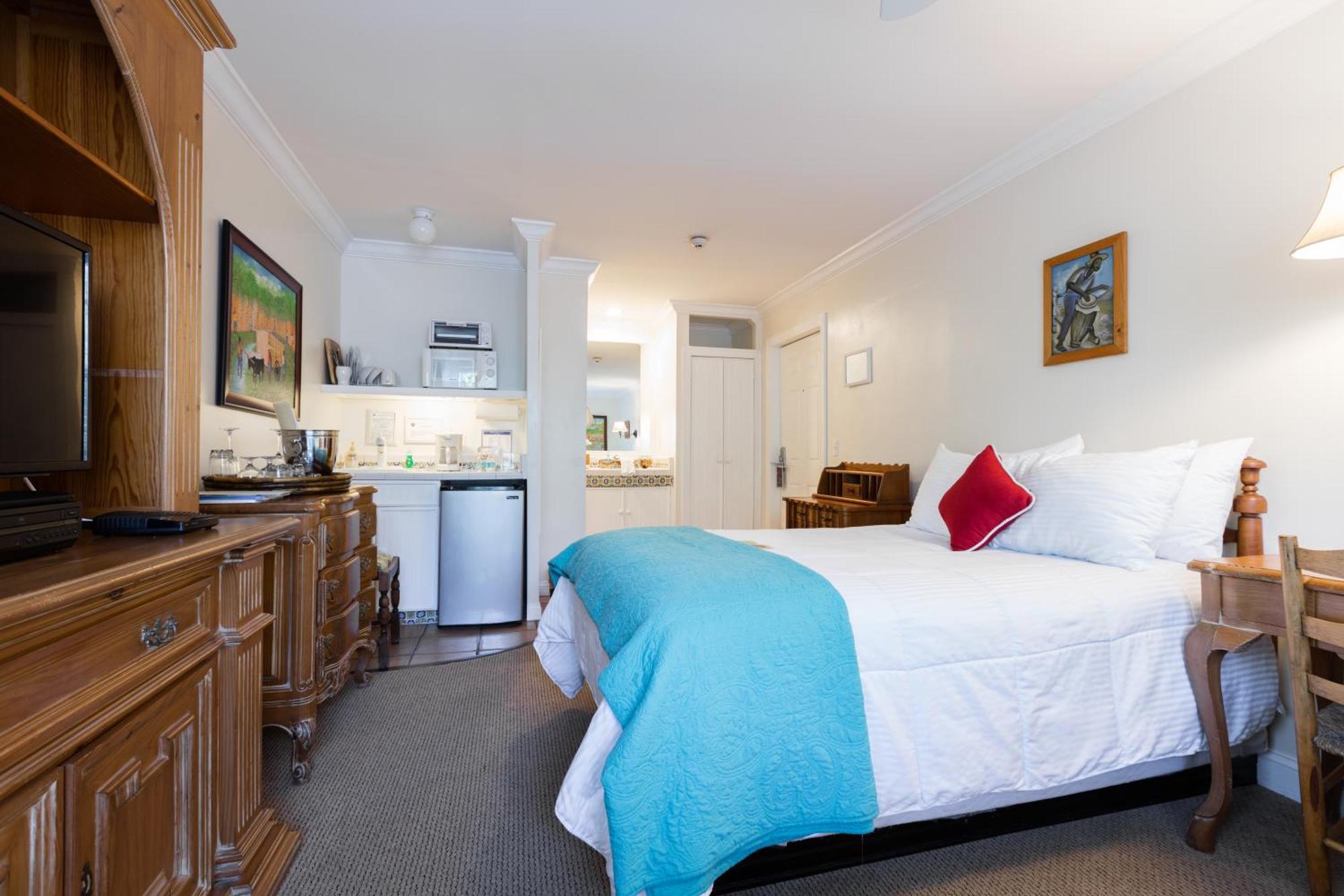 The Caribbean Court Boutique Hotel Веро Бич Экстерьер фото